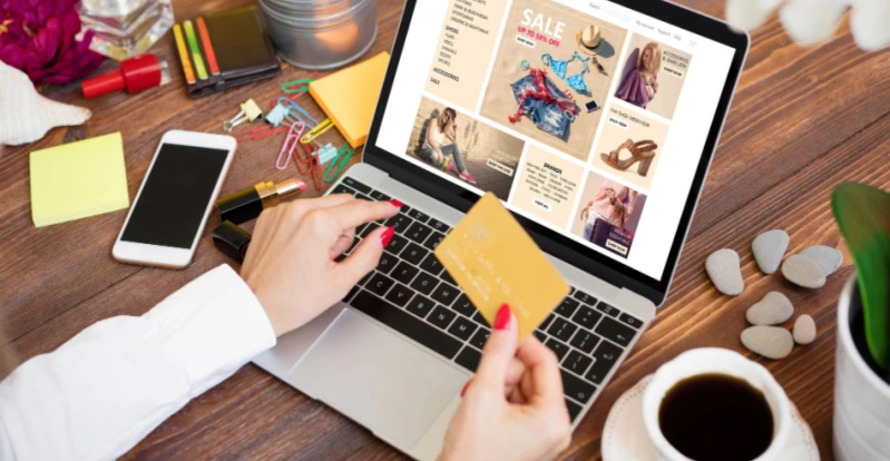 woman-shopping-online